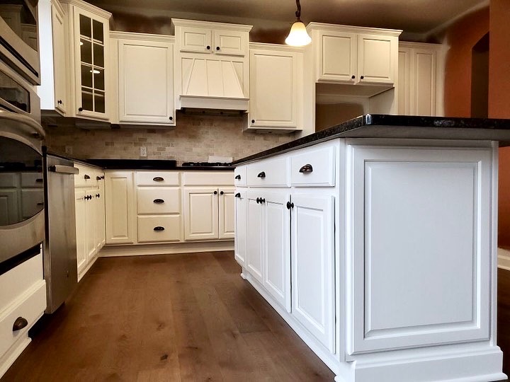 Contrasting cabinet hardware with white cabinets